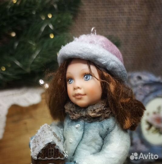 Ватная ёлочная игрушка Девочка с пряничным домиком