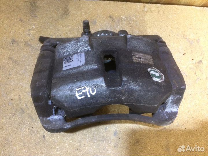 41001JD00A Суппорт передний правый Nissan Qashqai