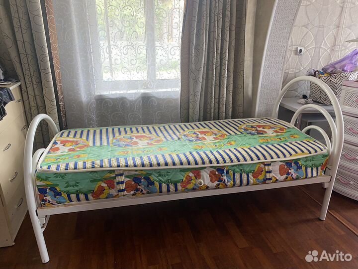 Детская кровать с матрасом