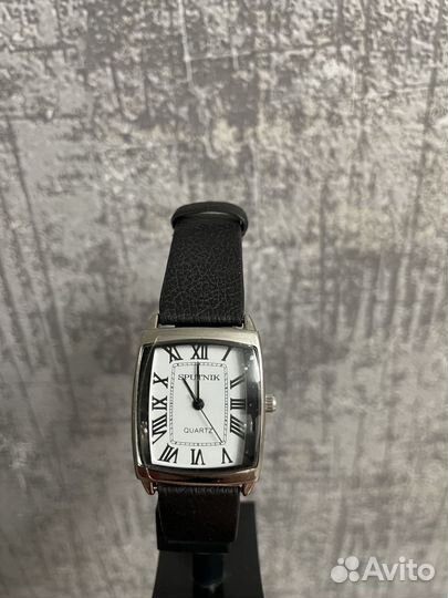 Часы женские новые Спутник