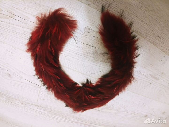 Воротник меховой. Красный. Енот