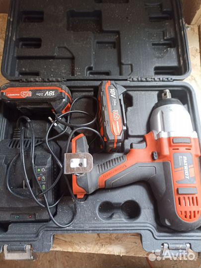 Гайковерт аккумуляторный