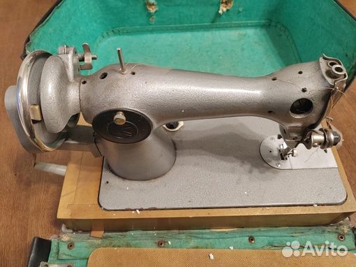 Швейная машинка Чайка