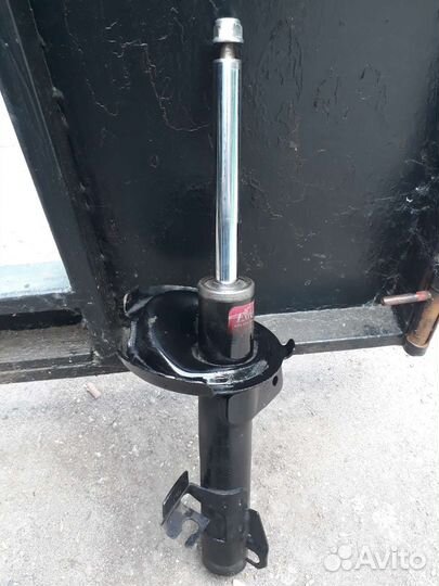 Амортизатор передний правый