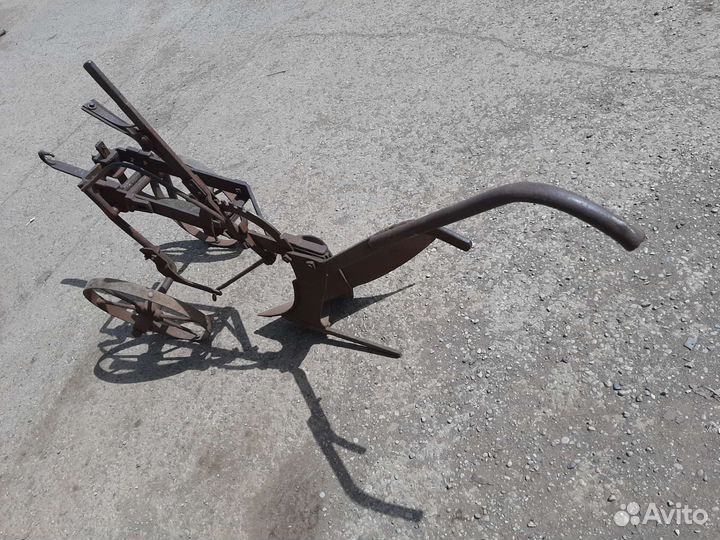 Старинный конный плуг