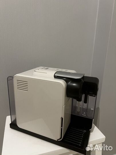 Кофемашина Delongi nespresso с капучинатором
