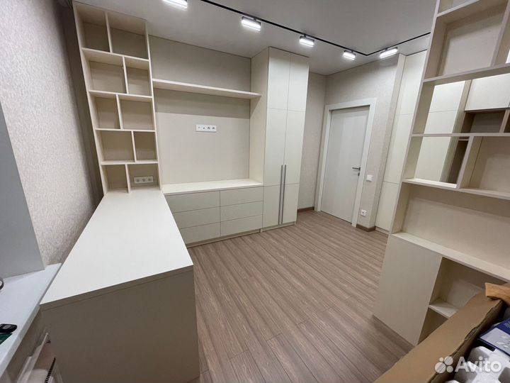 Рабочий стол угловой со шкафом