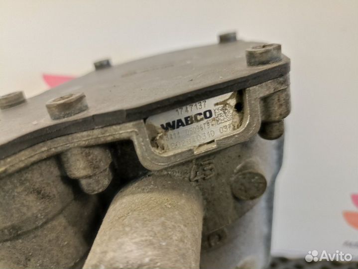 1747137 Кран управления тормозами прицепа