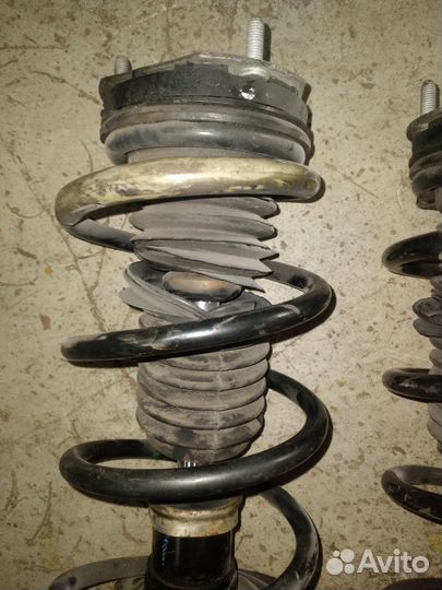 Передняя стойка в сборе Mazda 2 DE 08 - 13 г. в