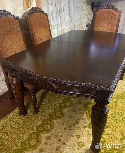 Кухонный стол и стулья