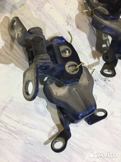 Форд Фиеста Мк5 Фьюжн петля дверная оригинал