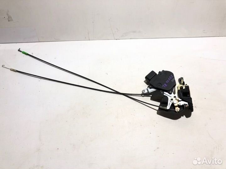 Замок боковой двери задний левый Toyota Vista