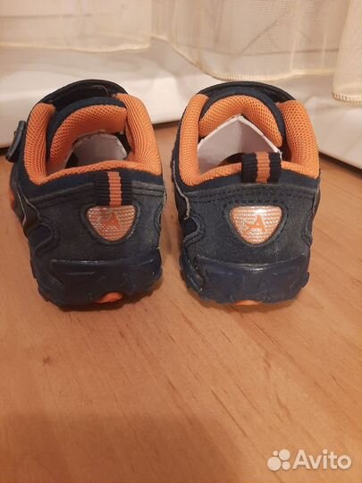 Кроссовки на мальчика 25