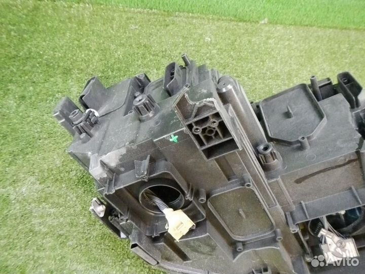 Фара левая Volkswagen Tiguan