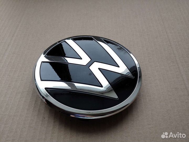 Эмблема передней решетки Фольксваген Поло 6, 2020+