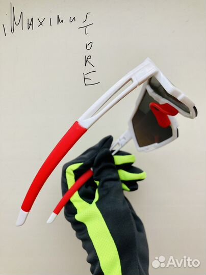 Спортивные очки солнцезащитные белые