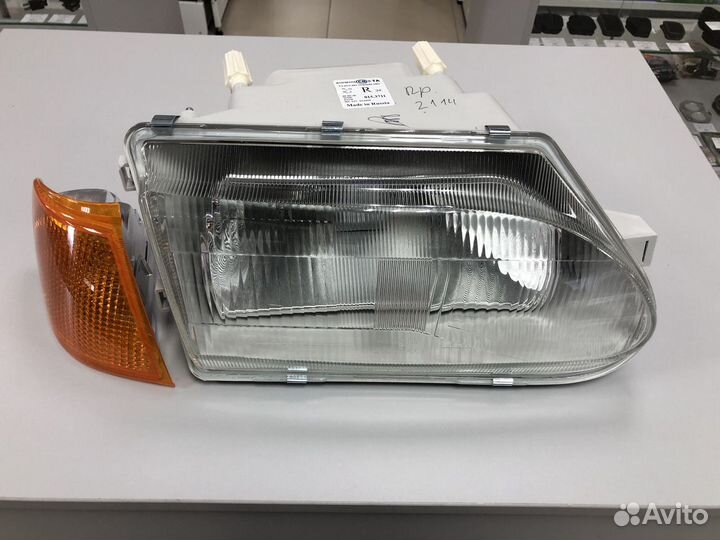 Фара передняя Ваз 2114 с желтым поворотником