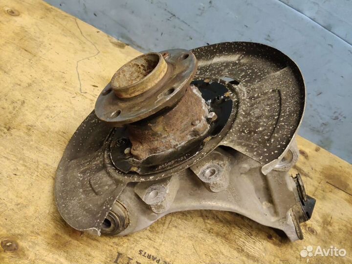 Кулак задний левый BMW X5 E70