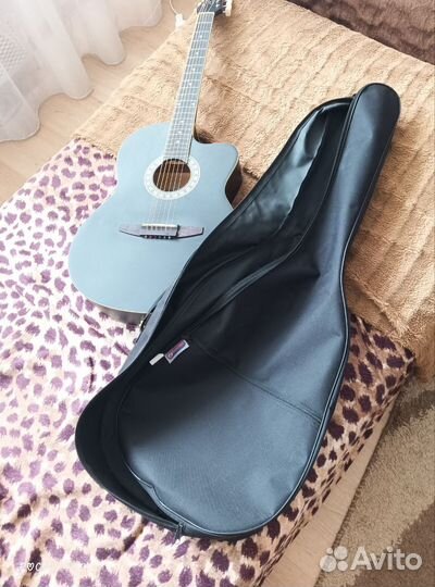 Акустическая гитара