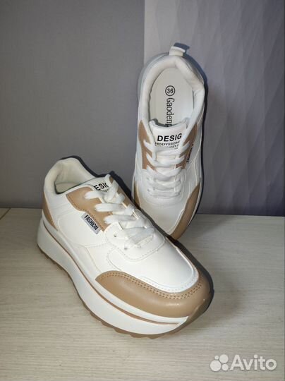 Кроссовки женские