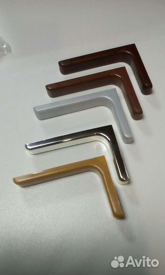 Уголок декоративный с пластиковой накладной