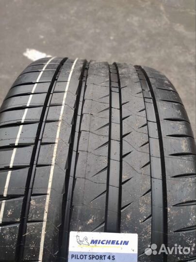 Michelin Pilot Sport 4 S 275/40 R22