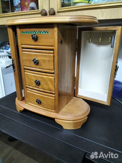 Шкатулка для ювелирных украшений