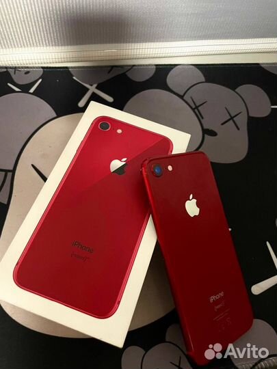 Телефон iPhone 8
