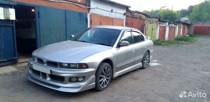 Накладка на передний бампер Mitsubishi Galant 8