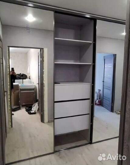 Современные шкафы распашные на заказ