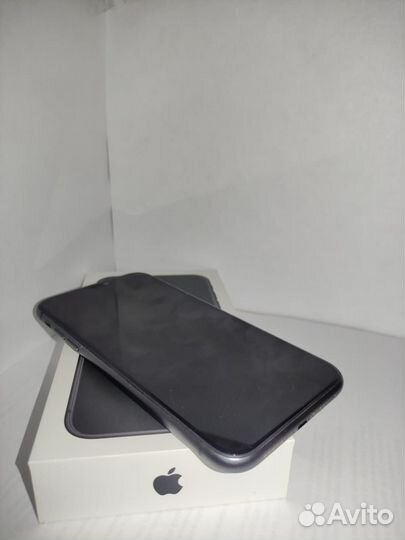 Телефон iPhone 11