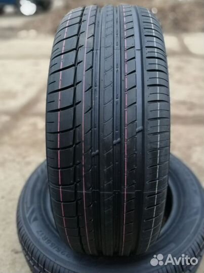 Triangle Sports TH201 255/40 R18