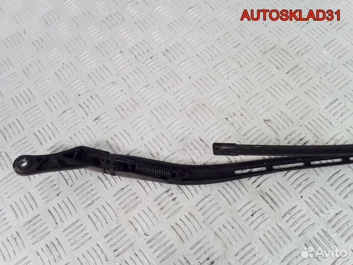 Поводок стеклоочистителя перед. правый Audi A6 C6