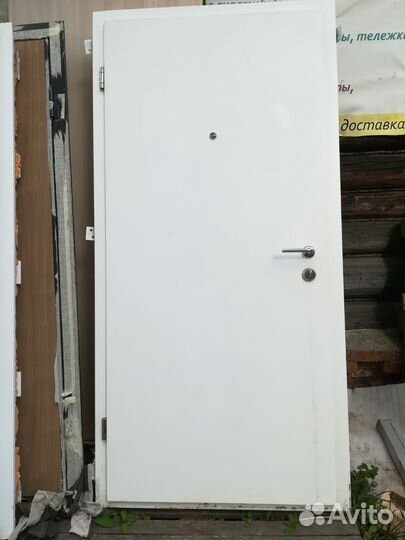 Дверь пвх в190-80. Двери железные с новостроек