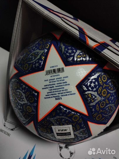 Футбольный мяч adidas finale pro