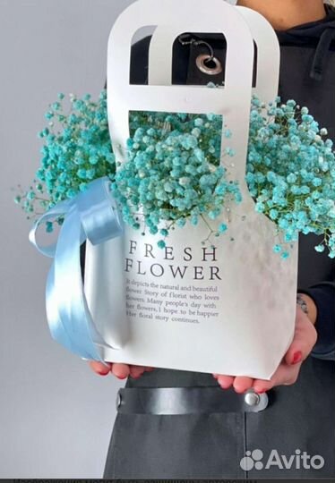 Букет цветов из гипсофилы в сумочке