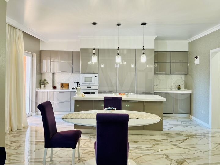 3-к. квартира, 104,3 м², 2/5 эт.