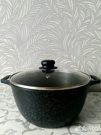 Жаровня литая с антипригарным покрытием. Новая