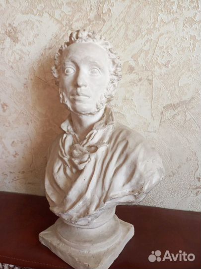 Нина Нисс Гольдман. Бюст Пушкина. Гипс, 35 см