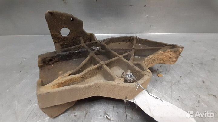 Кронштейн кондиционера Volkswagen Passat B5