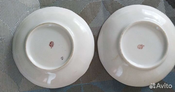 Блюдце из чайного сервиза 