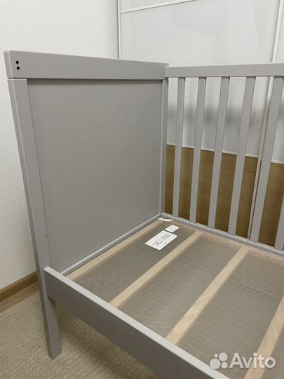 Детская кровать IKEA с матрасом и бортиком