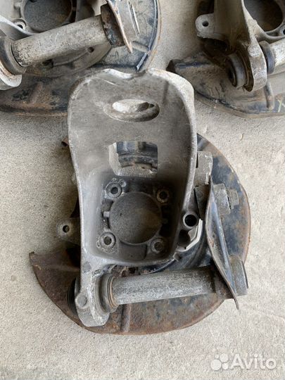 Кулак поворотный задний левый Bmw X5 E53