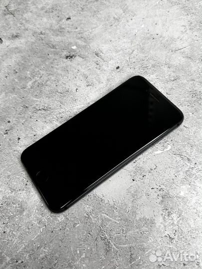 iPhone 8, 64 ГБ