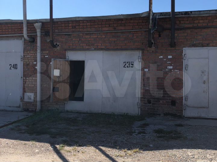 Гараж, > 30 м²