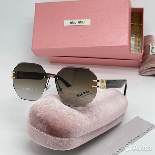 Солнцезащитные очки Miu Miu