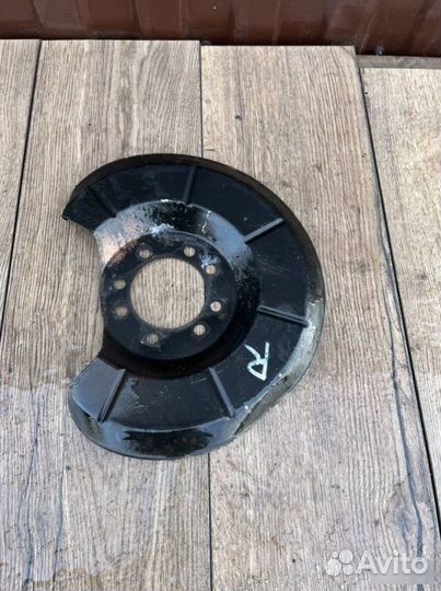 Щиток тормозного диска правый Volvo S40 2.4