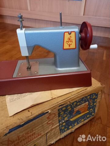 Детская швейная машинка СССР