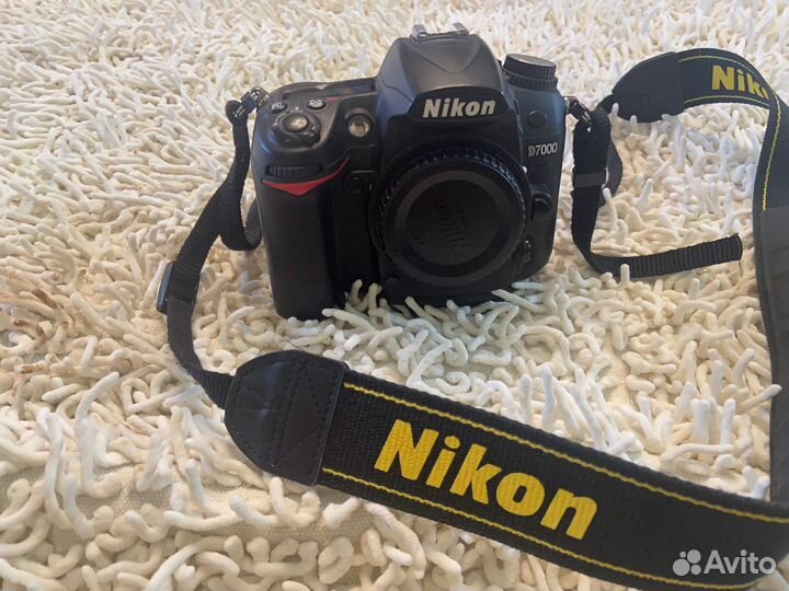 Фотоаппарат Nikon D7000 в коробке
