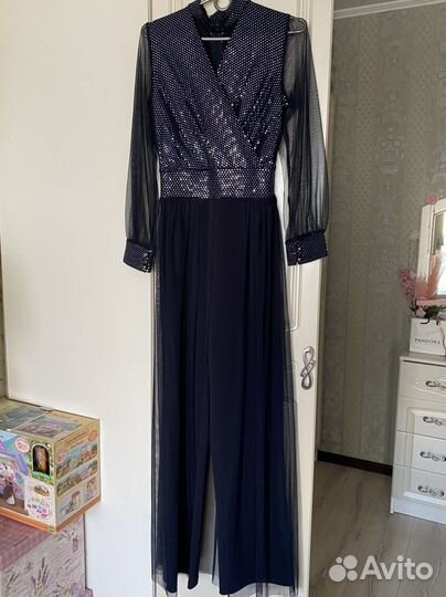 Комбинезон со шлейфом